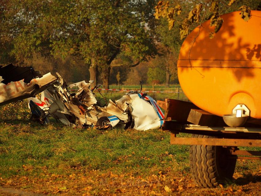 Kleinflugzeug abgestuerzt Sankt Augustin Meindorf P163.JPG